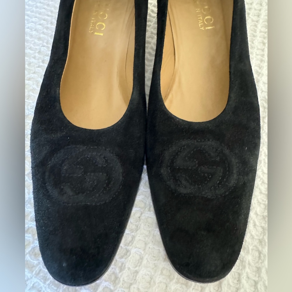 Gucci, size 8 AA, black suede leather pump, iconic GG stitched logos on toe